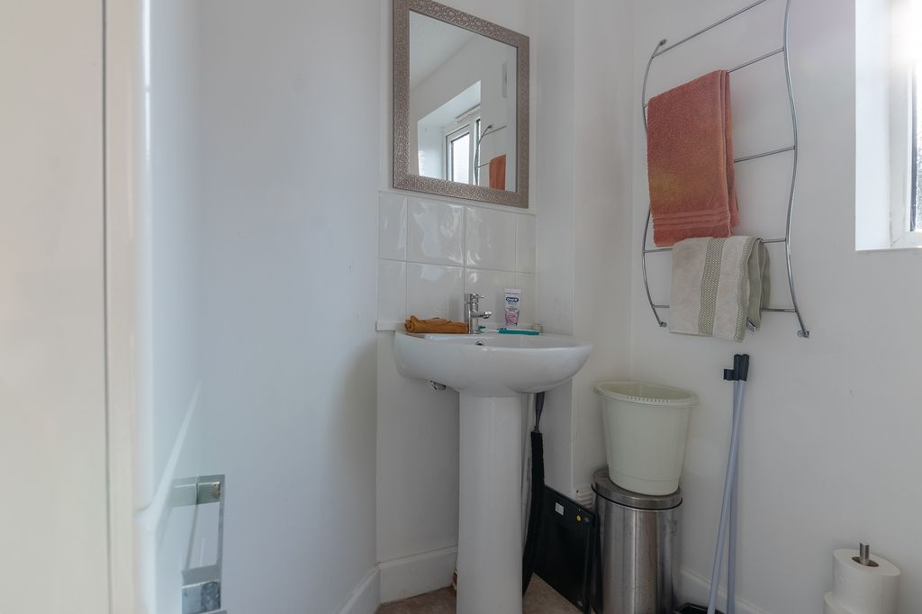 Additional image 10 of 1 bed flat for saleMiddle Close, Swadlincote DE11