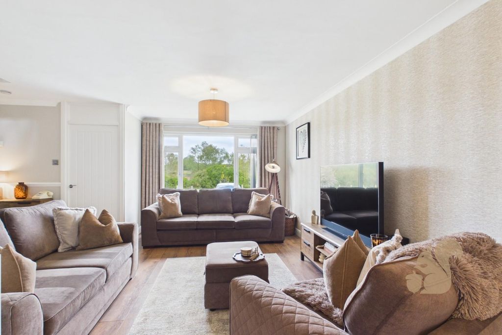 Property photo 3 of 21 Cam01814G0-Pr0100-Still003.Jpg