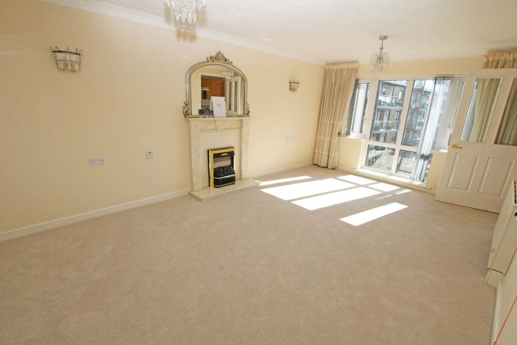Property photo 2 of 8