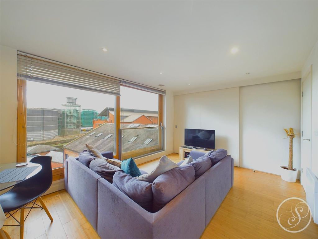 Property photo 2 of 8 Cam02071G0-Pr0434-Still006.Jpg