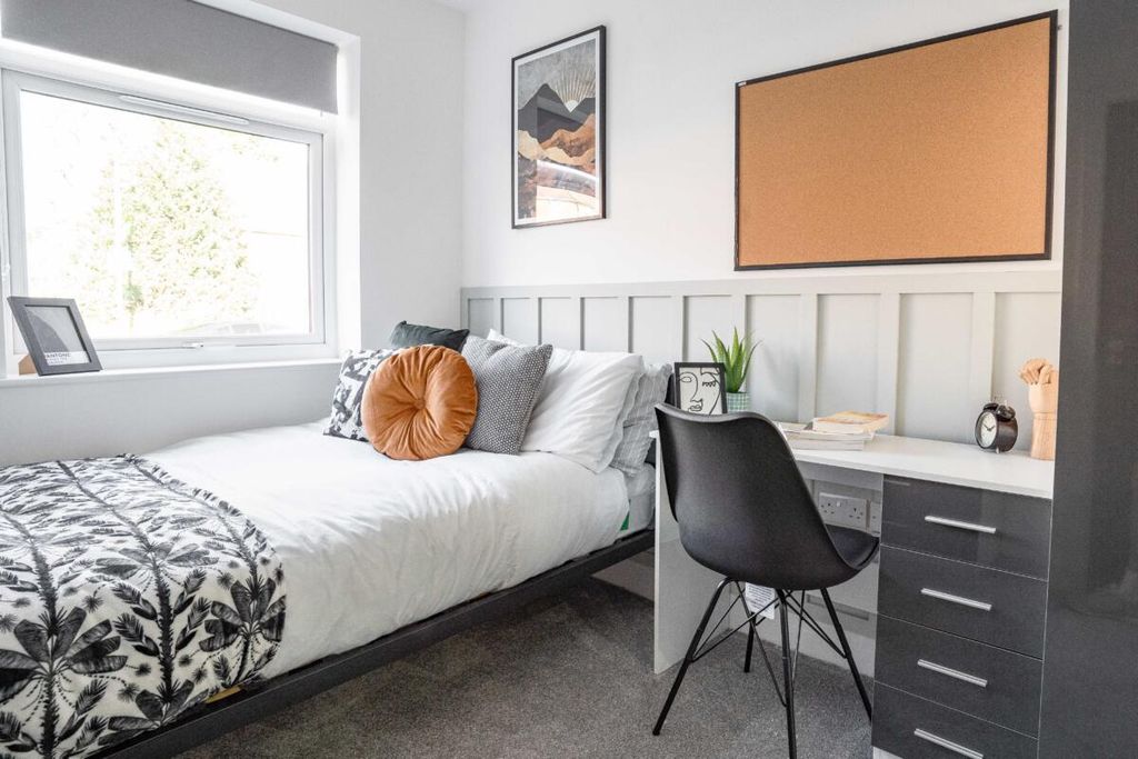 Additional image 25 of 6 bed shared accommodation to rentCromwell Road, Stanmore SO22