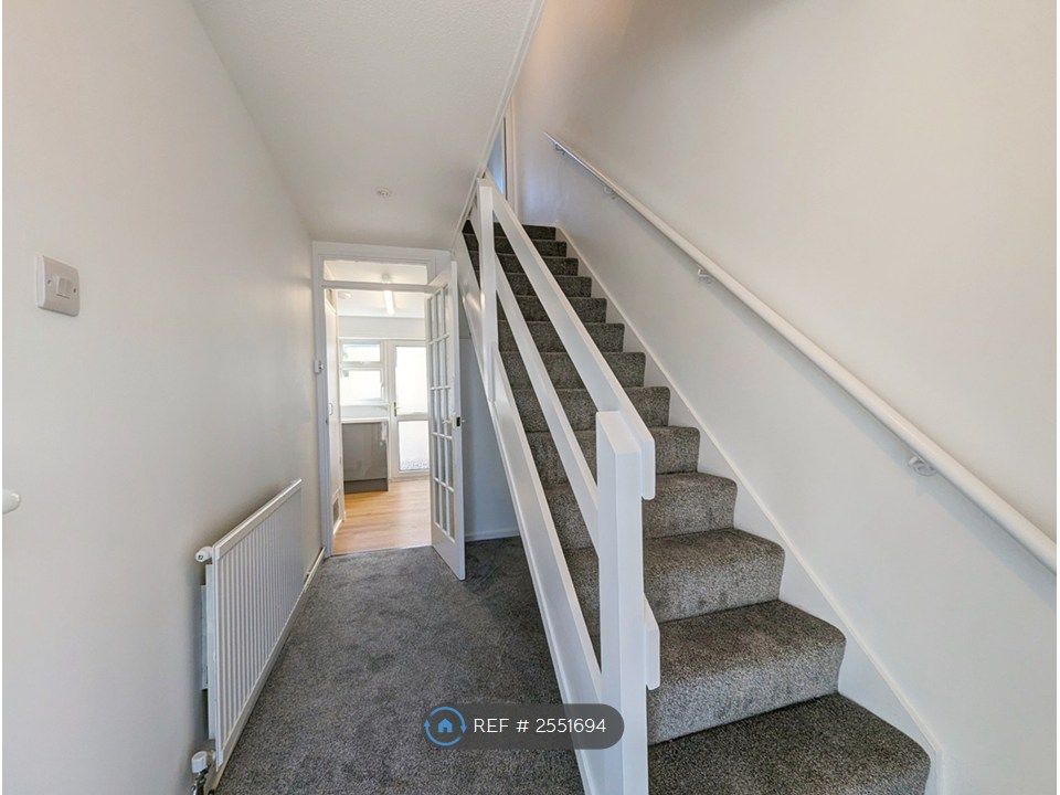 Property photo 2 of 9 Entrance Hall