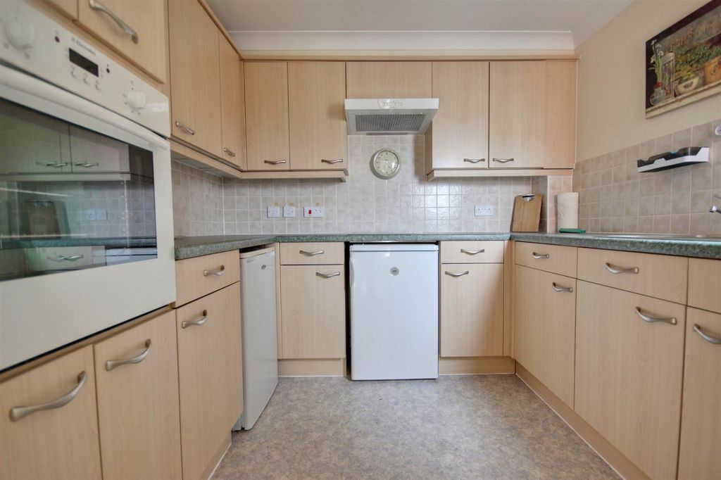 Property photo 2 of 11 Img_7925-Img_7927_Lzn.Jpg