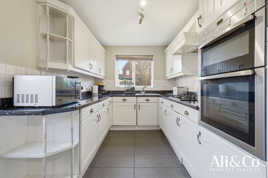 Property photo 2 of 28