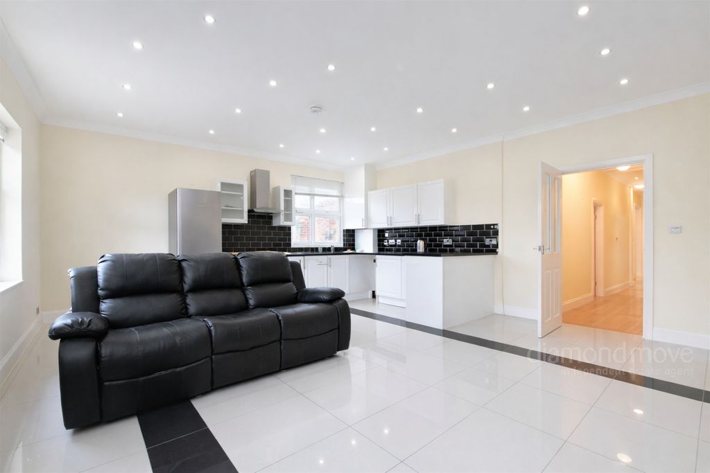 Property photo 1 of 9 Photo 9