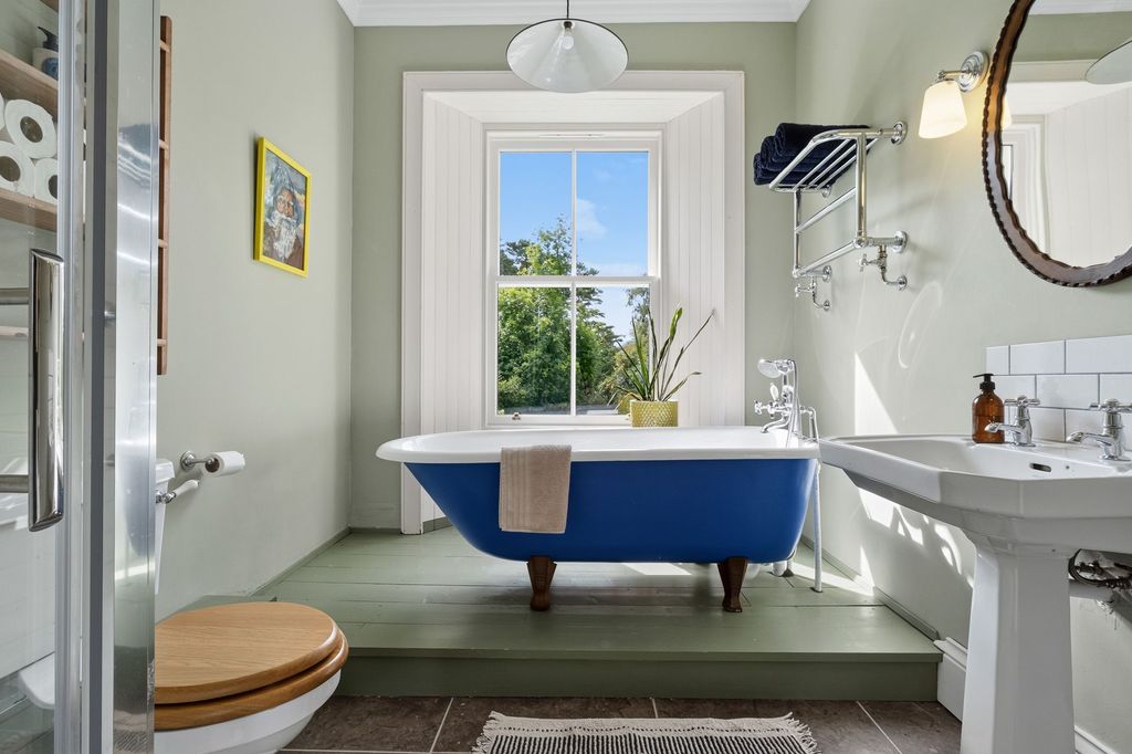 Property photo 3 of 41 Family Bathroom