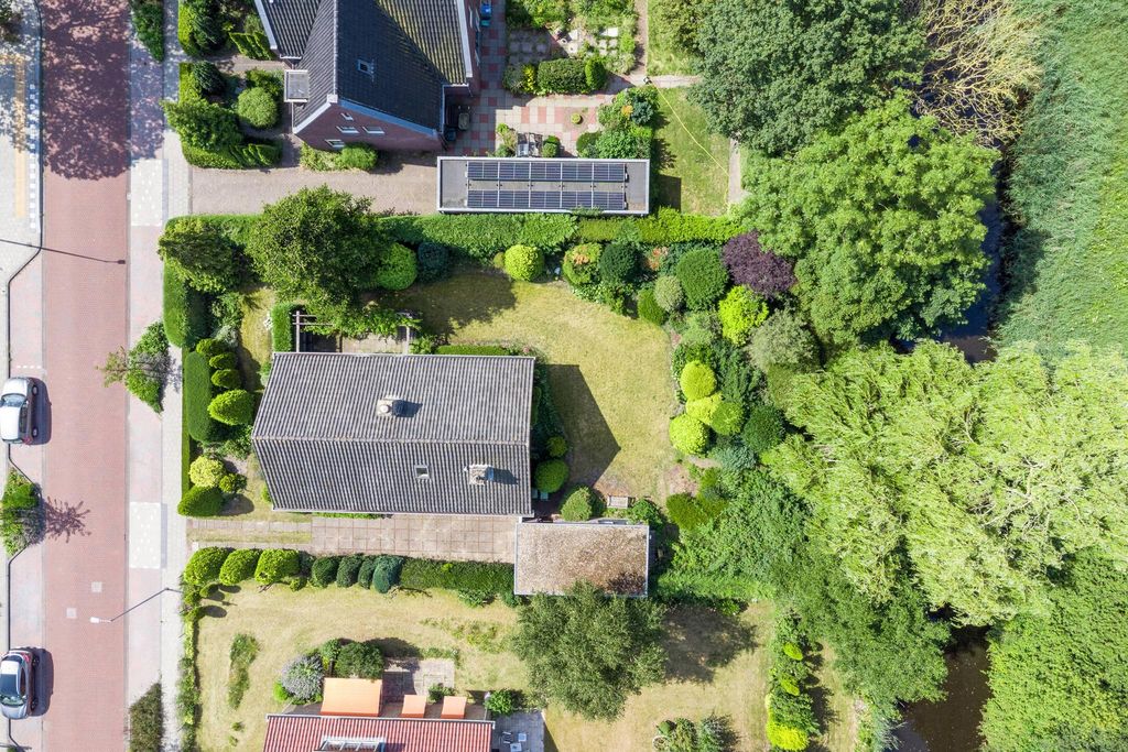 Property photo 2 of 35
