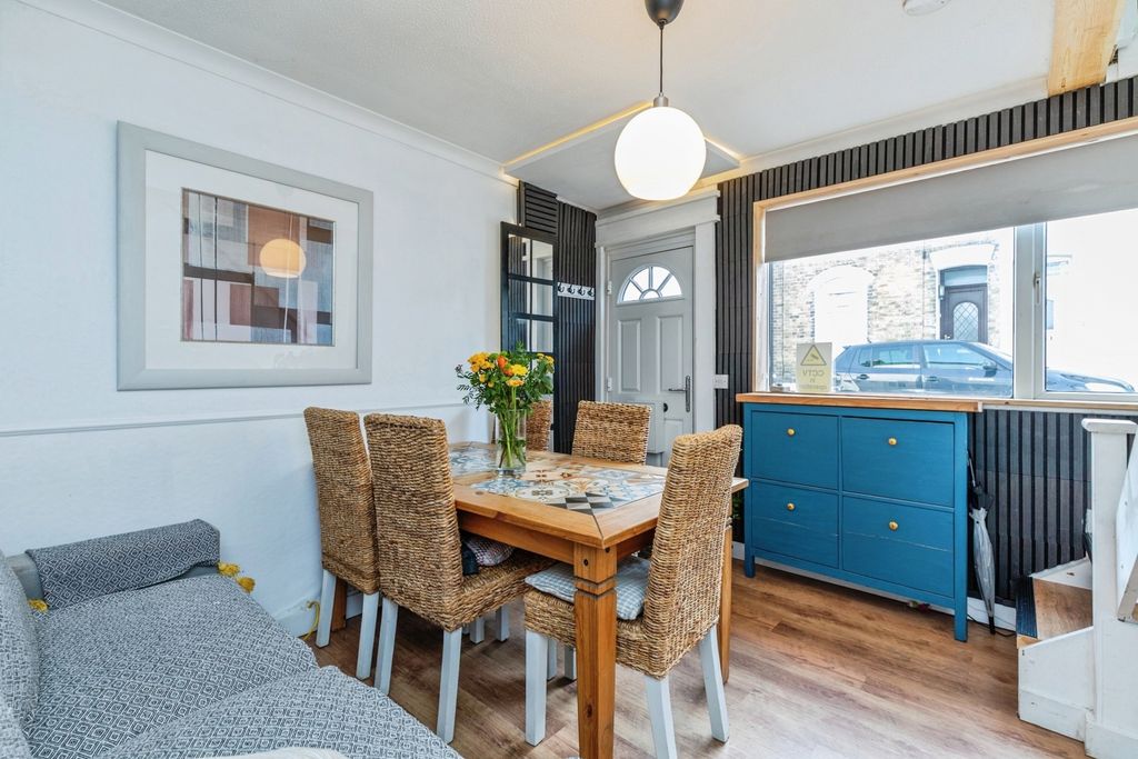 Property photo 2 of 15 Pbox-Img.Jpg