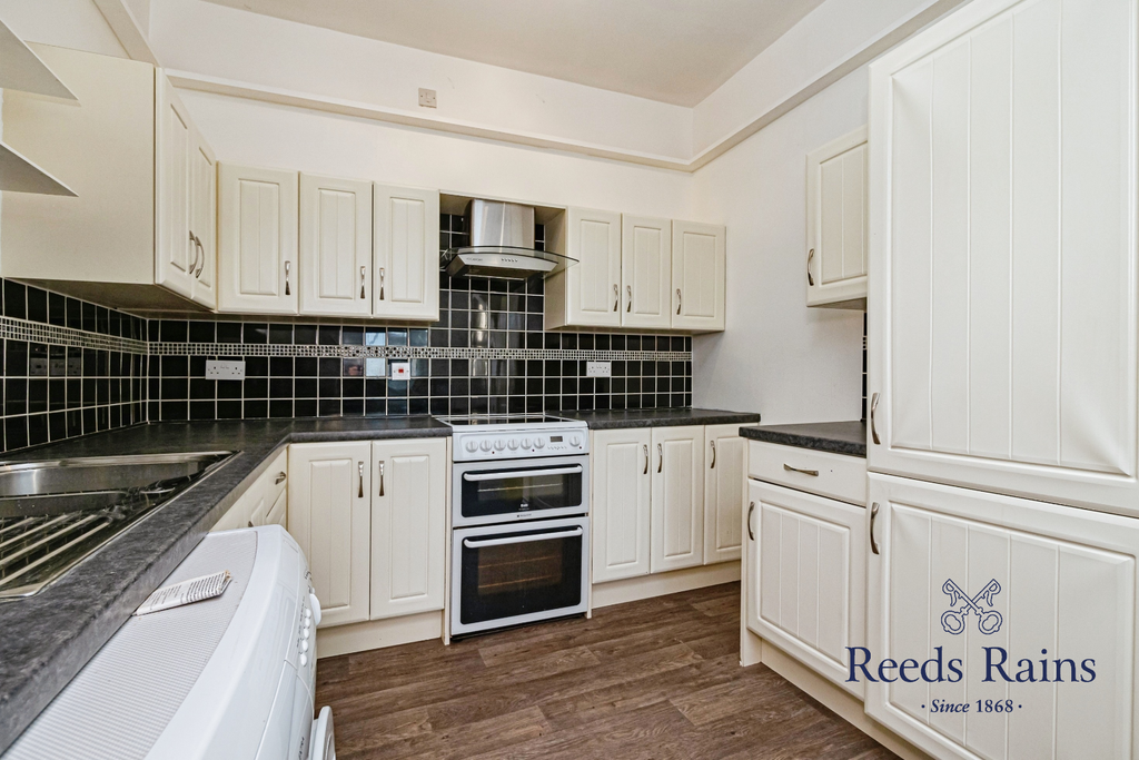 Property photo 3 of 31 Kitchen