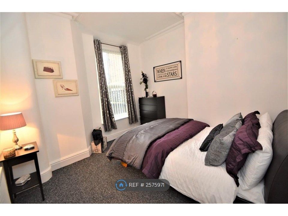 Property photo 1 of 17 Double Bedroom