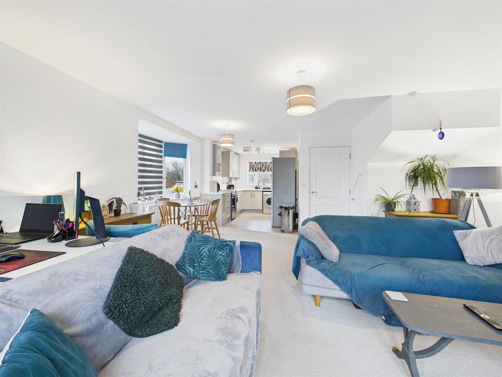 Property photo 3 of 12 Cam02435G0-Pr0129-Still010.Jpg