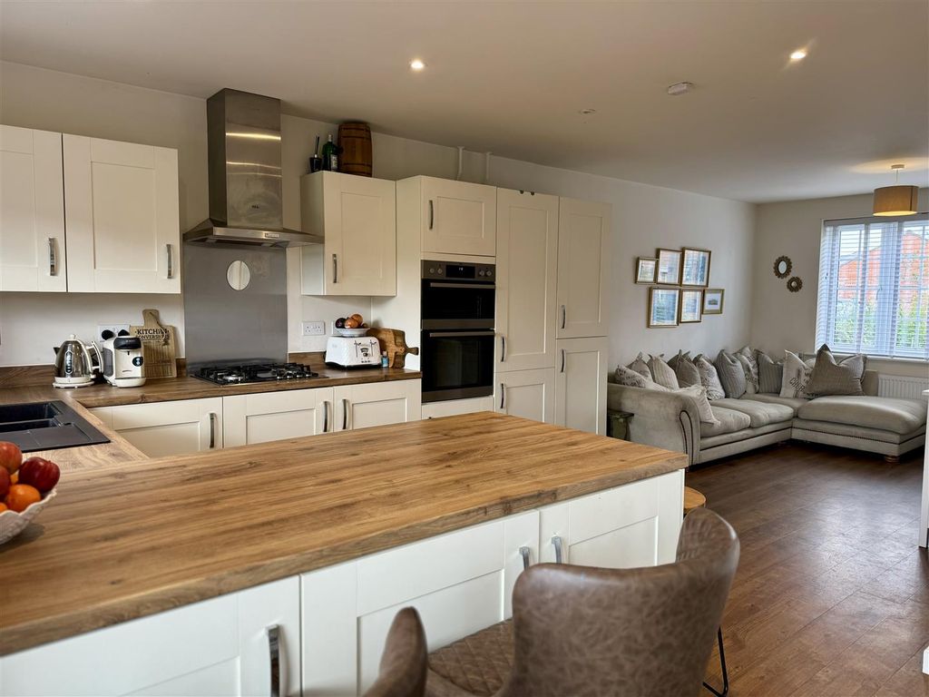 Property photo 3 of 25