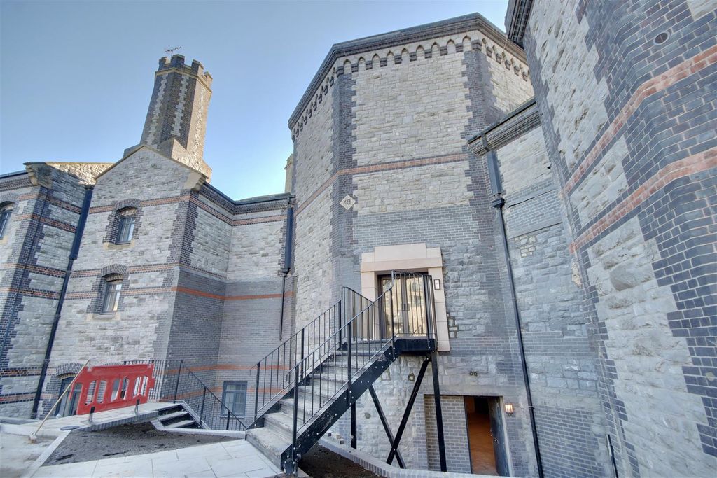 Property photo 2 of 14 74D11A47-Bc11-4233-B6F1-2Aa4F85Db67F_1_201_A.Jpeg