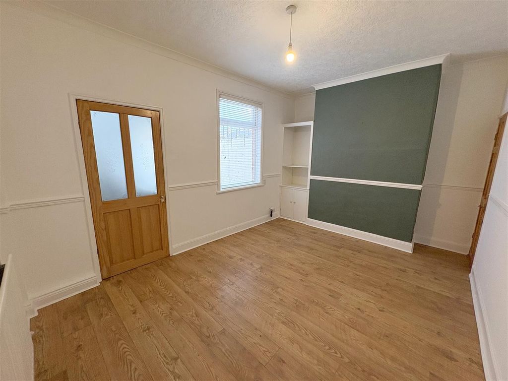 Property photo 3 of 9 Dining Room