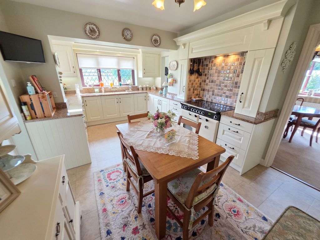Property photo 3 of 31