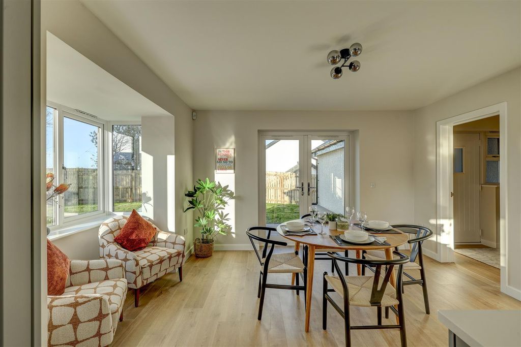 Property photo 2 of 8 Dining Example