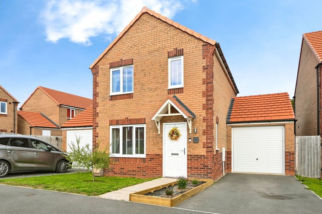 Property photo 1 of 17 Front