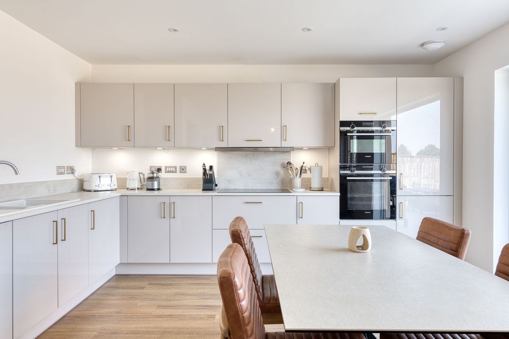 Property photo 3 of 80 Kitchen/ Diner