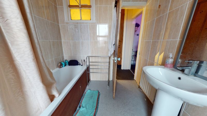 Additional image 4 of 3 bed shared accommodation to rentRoyal Park Avenue, Hyde Park, Leeds LS6