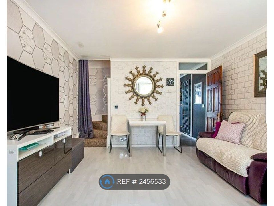 Property photo 1 of 8 Living Room