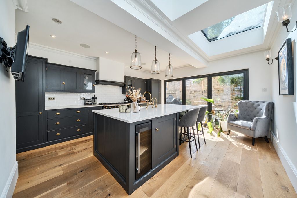 Property photo 2 of 34 1503395-30-19Fd7F...