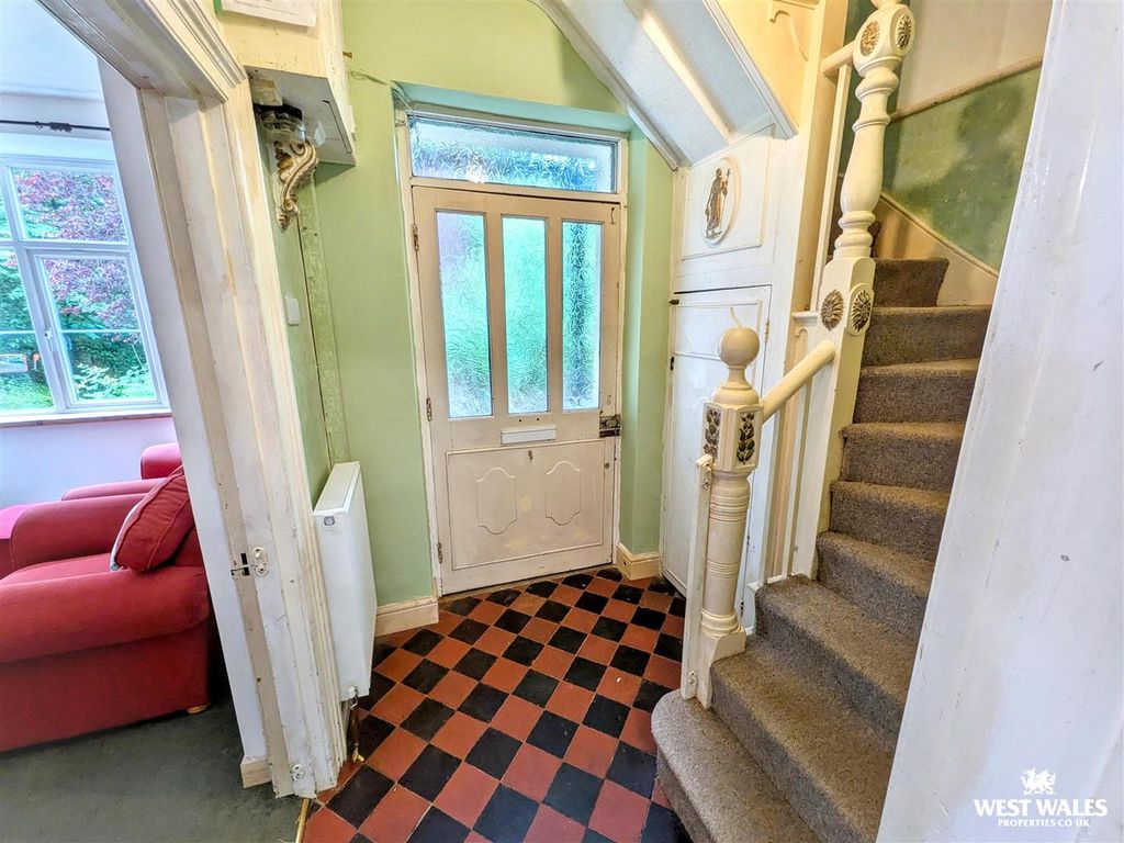 Property photo 3 of 26 8976.Jpg