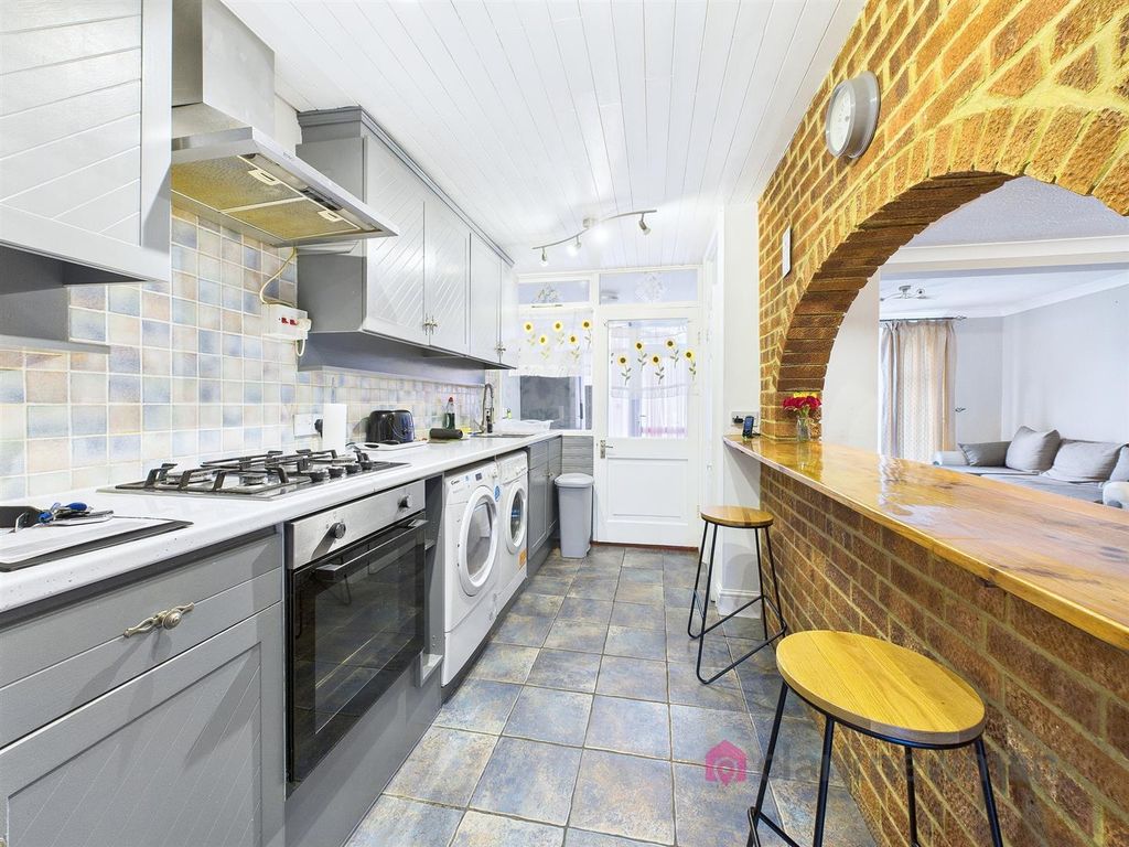 Property photo 2 of 12 Kitchen