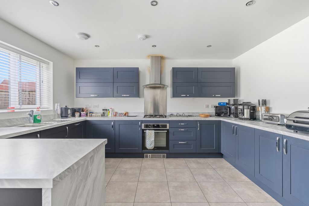 Property photo 3 of 33 Highfieldroad8