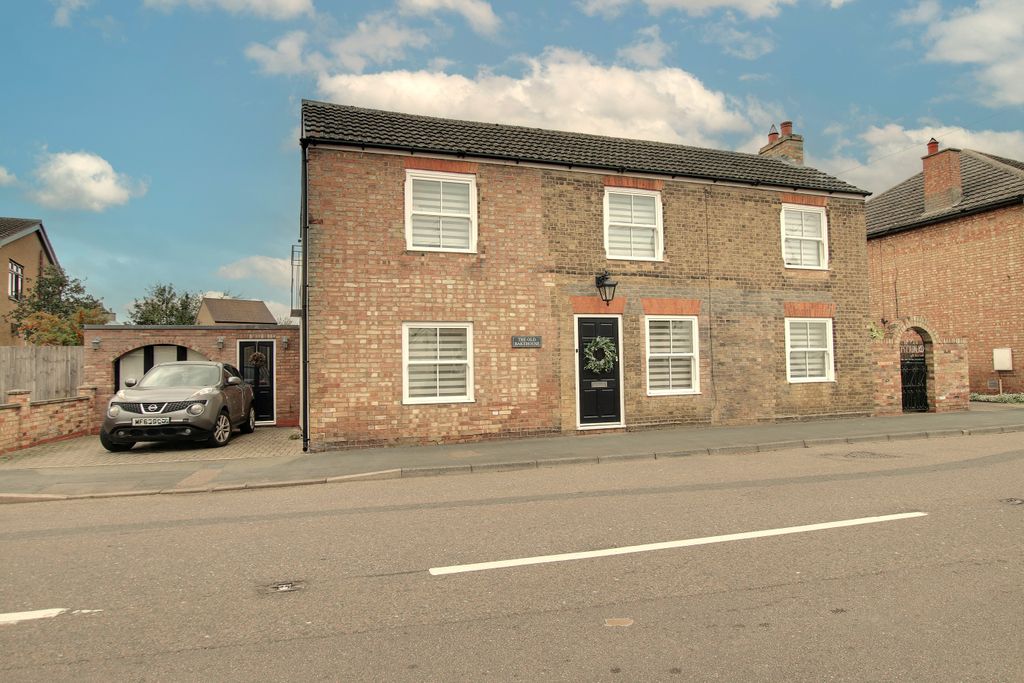 Property photo 2 of 18