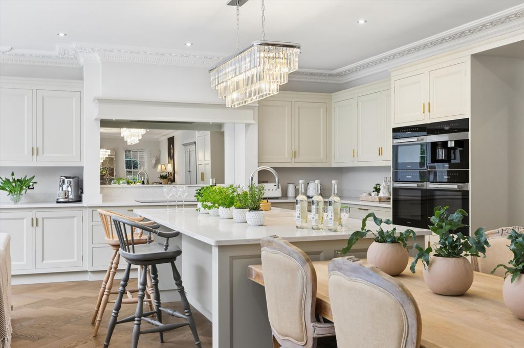 Property photo 2 of 38 Image