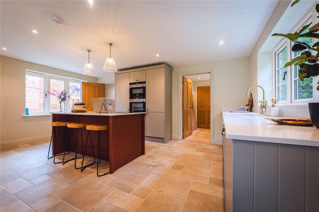 Property photo 2 of 18 Kitchen