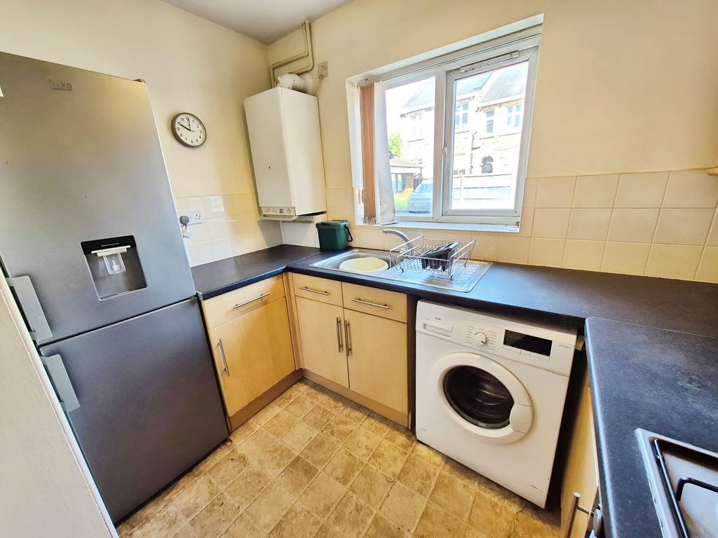 Property photo 2 of 6 Kitchen