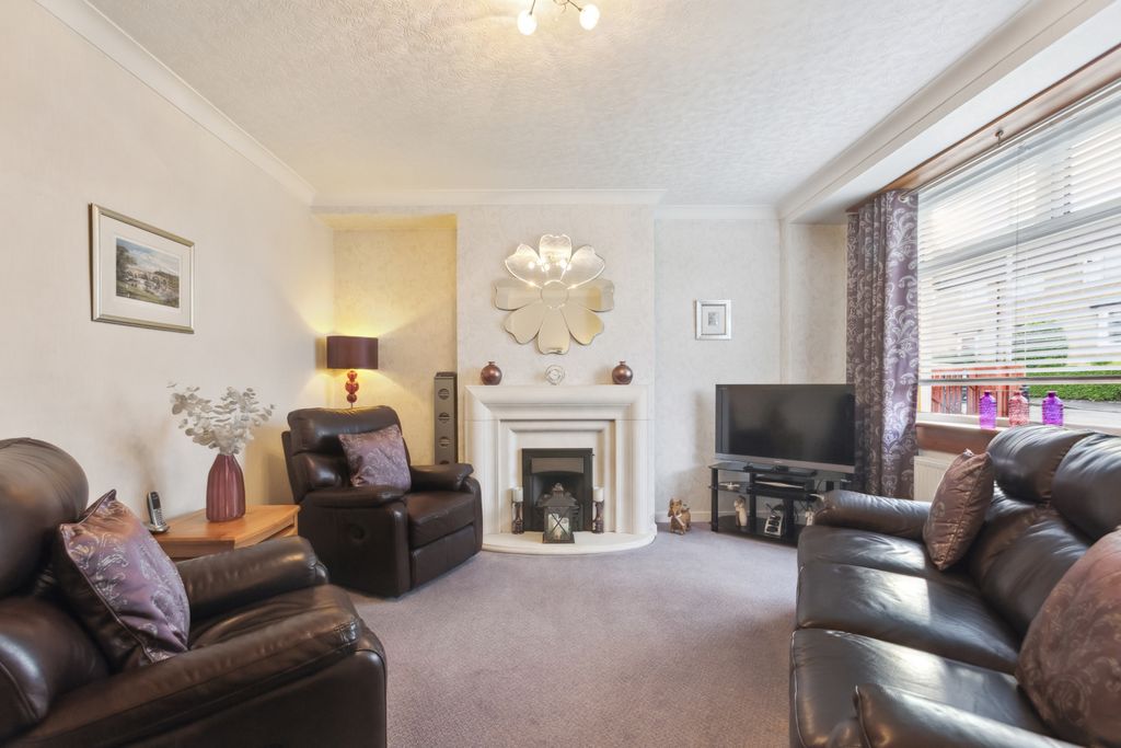 Property photo 2 of 27