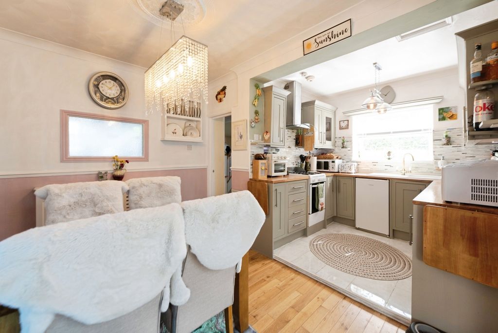 Property photo 3 of 23 Pbox-Img.Jpg