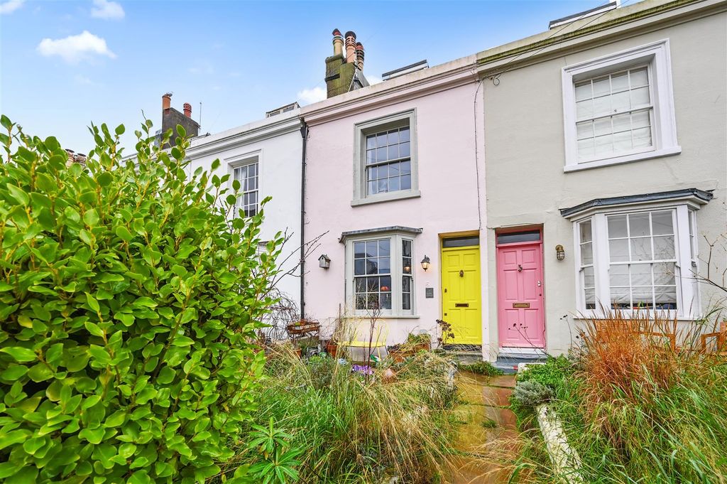 Property photo 1 of 15 5 Wellington Terrace (18).Jpg