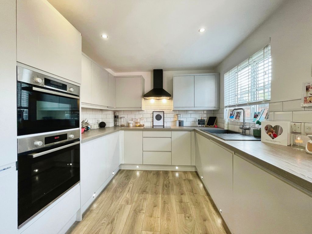 Property photo 1 of 23 Kitchen
