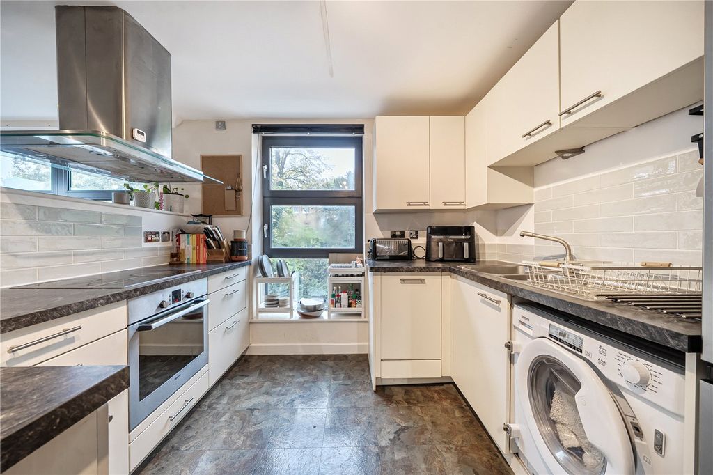 Property photo 2 of 18 Picture No. 11