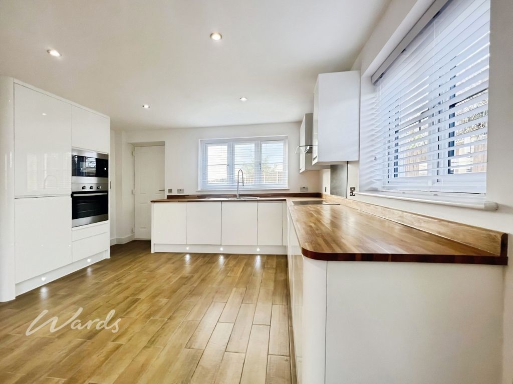 Property photo 3 of 14 Kitchen.