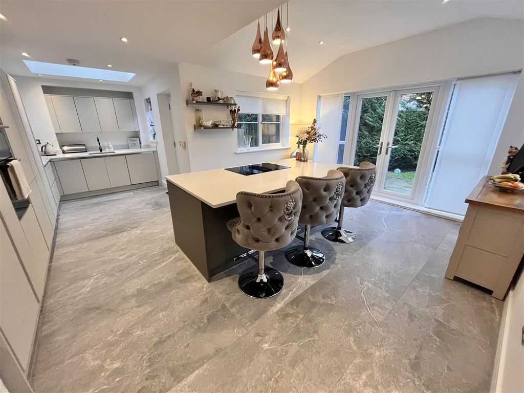 Property photo 2 of 24