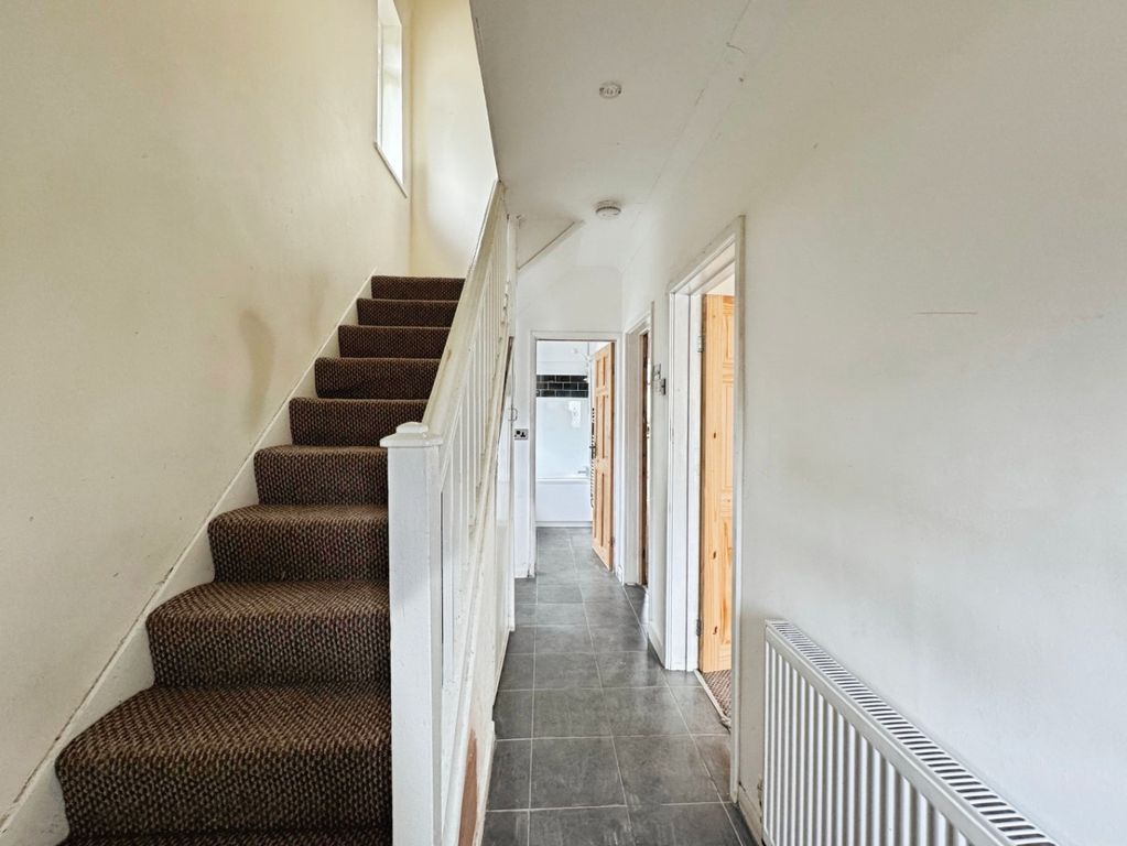Property photo 2 of 17 4320463