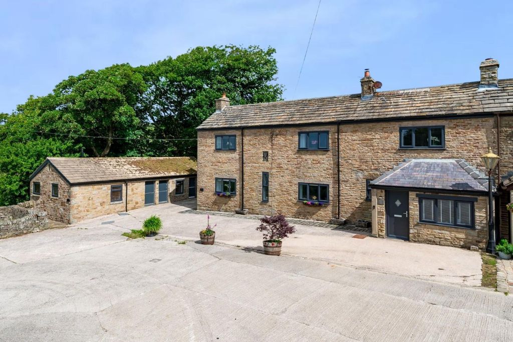 Property photo 1 of 81 4.Jpg