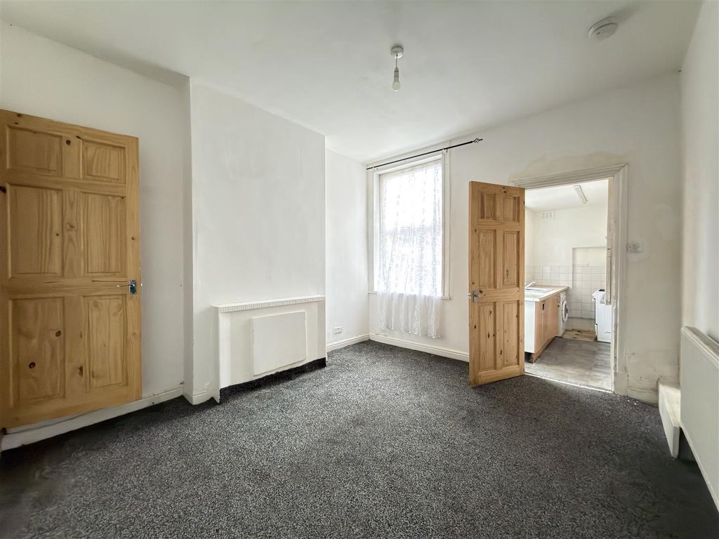 Property photo 3 of 9 Sitting Room