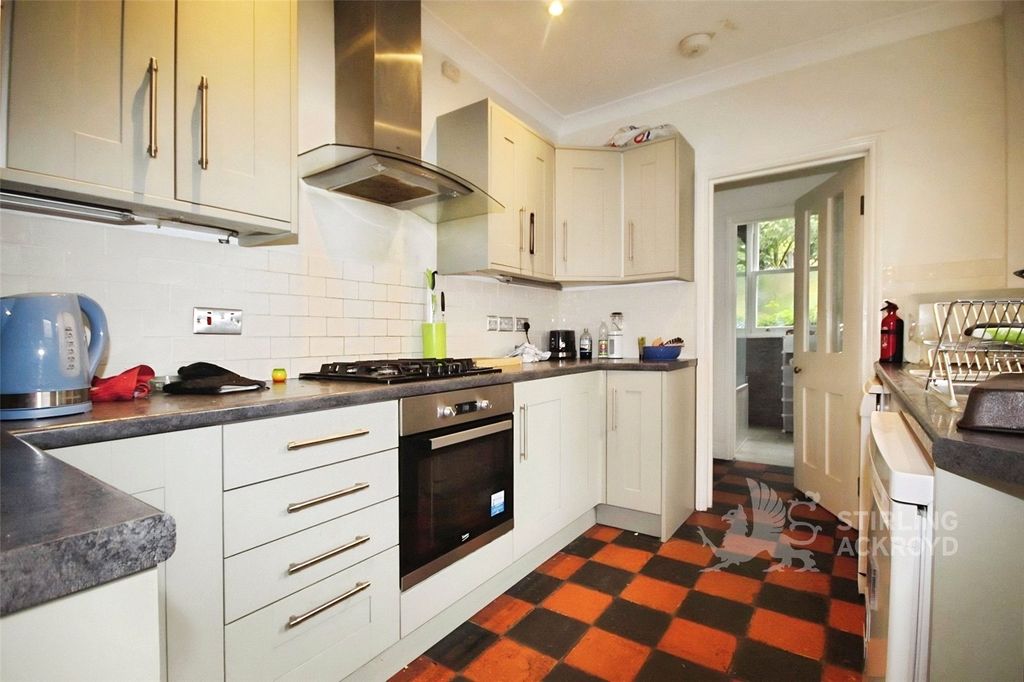 Property photo 2 of 9 Kitchen