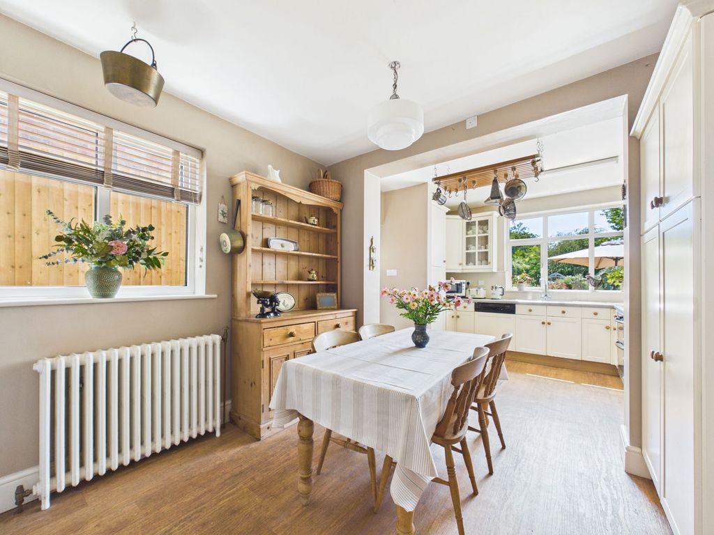 Property photo 3 of 33 Dining Kitchen