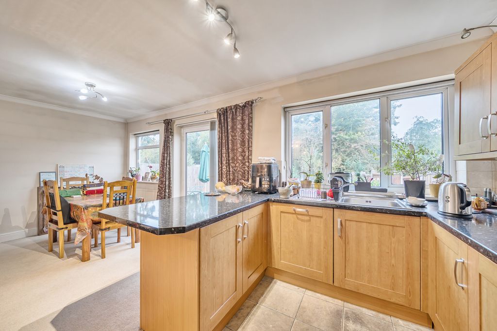 Property photo 3 of 21 1365739-18-68ee8c...