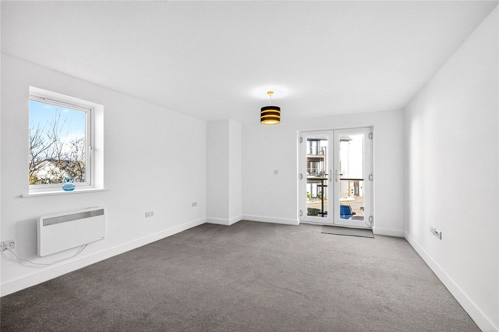 Property photo 2 of 11 Picture No. 12