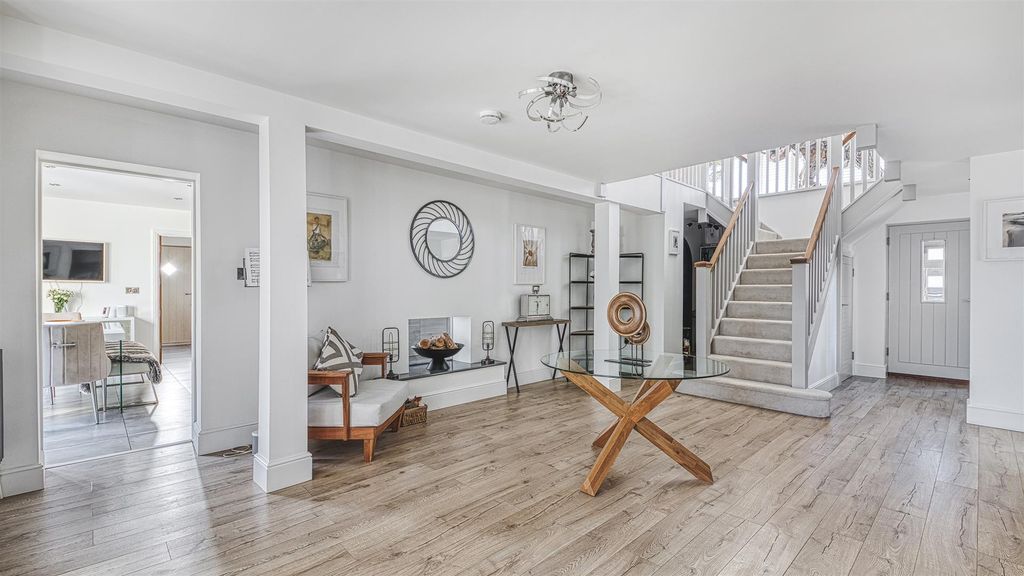 Property photo 2 of 36