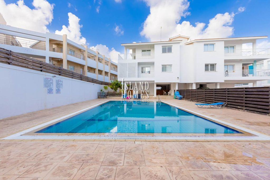 Property photo 2 of 21