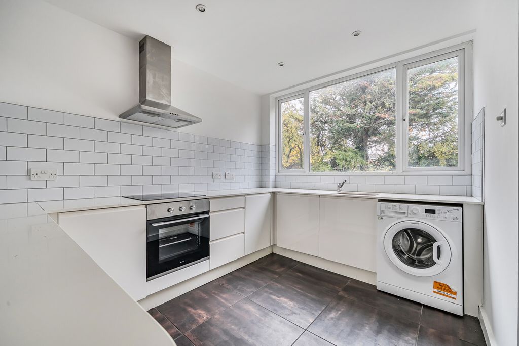 Property photo 3 of 22 1371760-14-68F8F5...