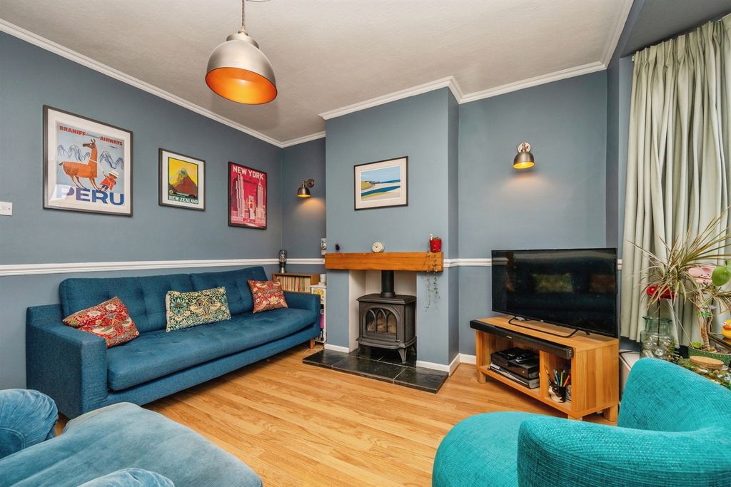 Property photo 3 of 17